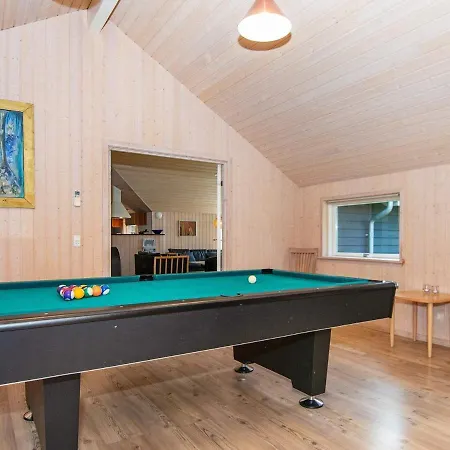 12 Person In Holiday home