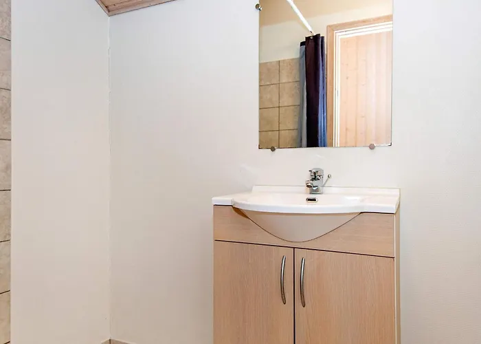 12 Person In בית נופש